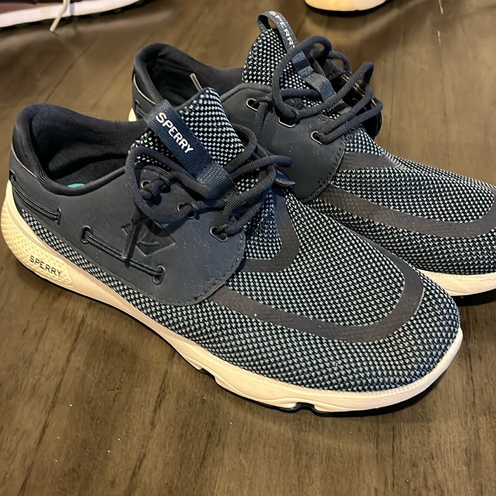Sperry tennis shoes